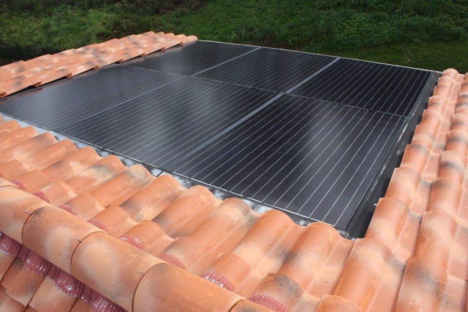 Panneaux solaires et tuiles nettoyés à Venansault, après intervention