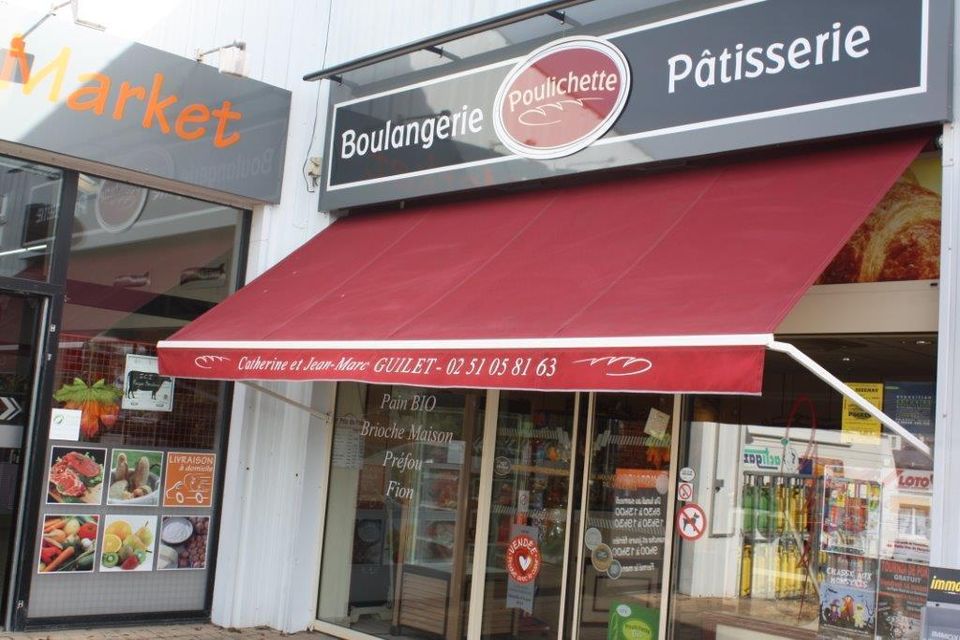 Store banne de commerce nettoyé à Venansault, après intervention